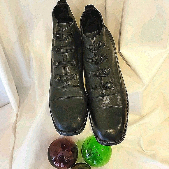 Mootsies Tootsies Black Leather Ankle Booties - Picture 2 of 6